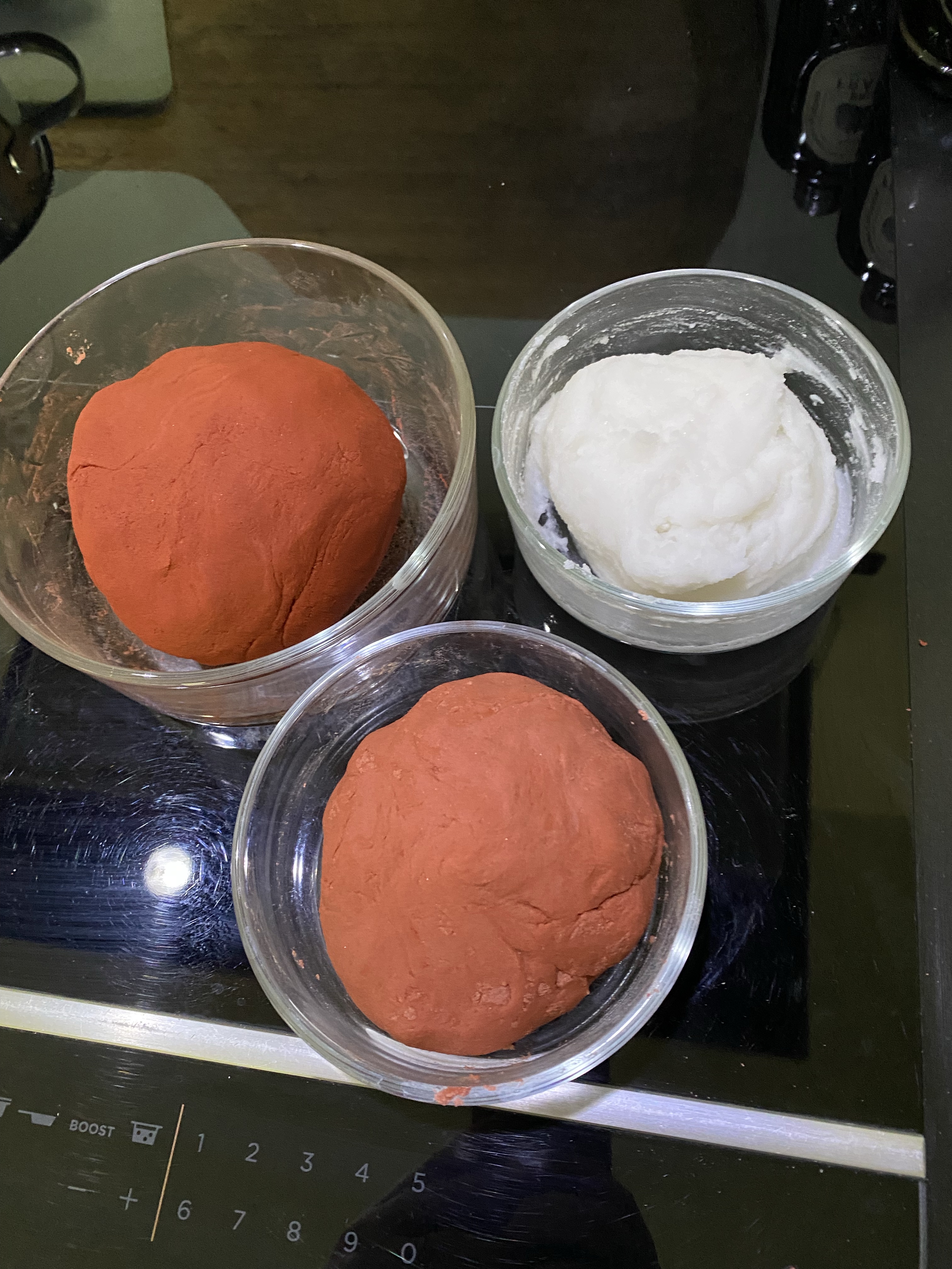 Pâte à modeler maison auto durcissante